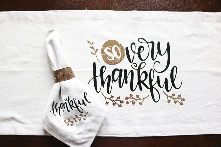 Thankful table runner with some thankful napkins